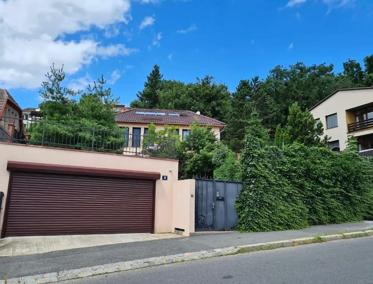 Prodej rodinného domu 270 m², pozemek 819 m²
